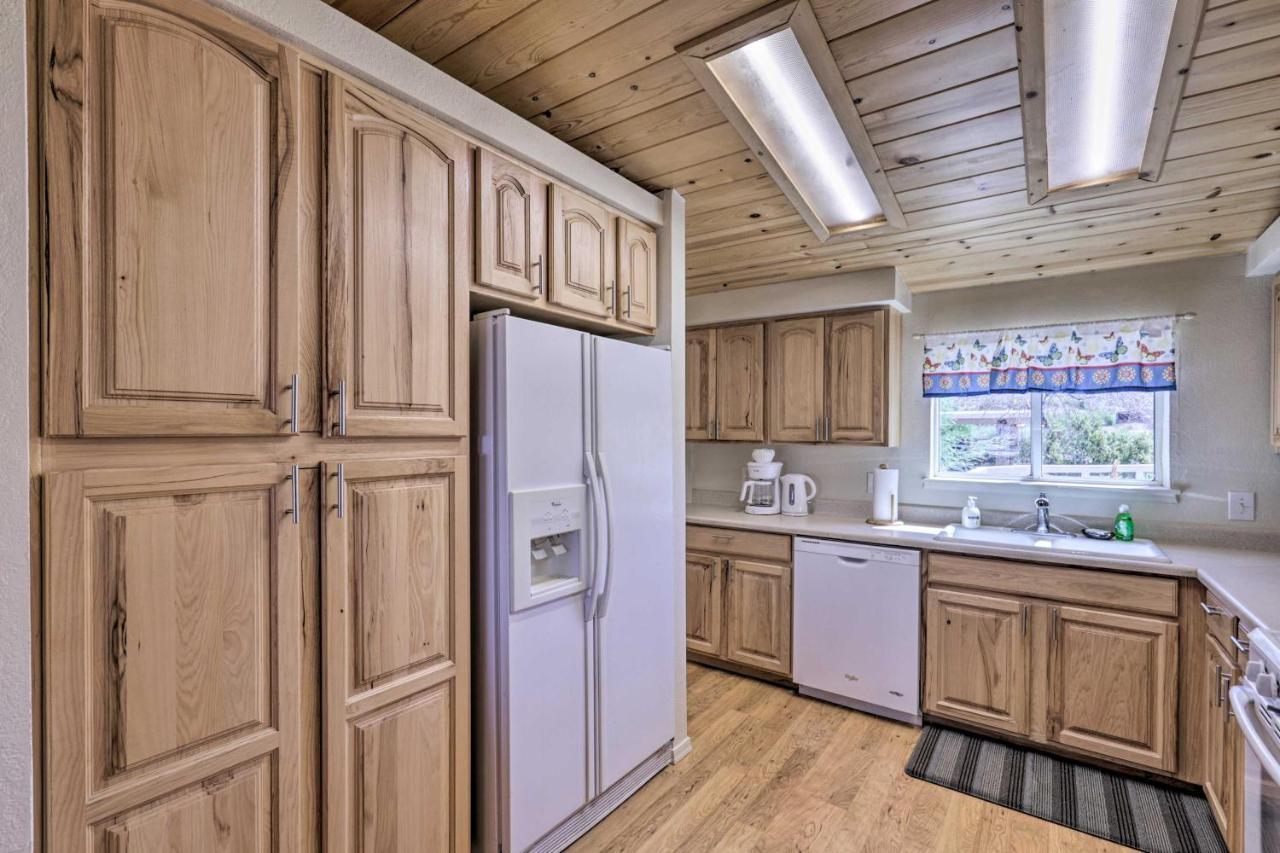 Rustic Bullhead City Retreat With Porch And Views Kültér fotó